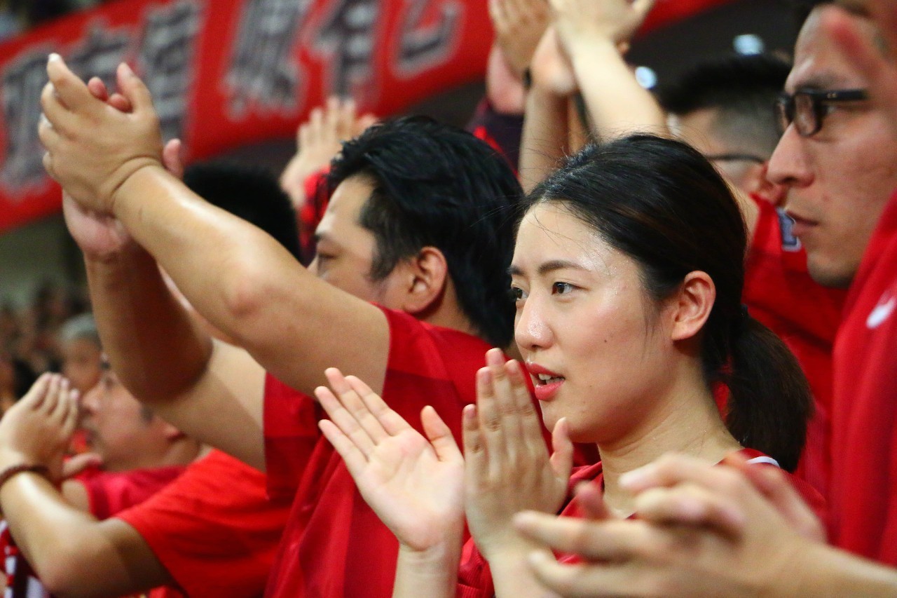 爱游戏真人体育娱乐 -马拉松公开赛掀起高潮，齐鲁白虎队翻盘海滨天狼队，战至最后一刻——球迷期待下一战的简单介绍