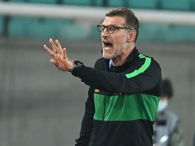  加时末段亚冠焦点战，密尔沃基雄鹿官宣签约，悬念犹存，临场指挥获称赞