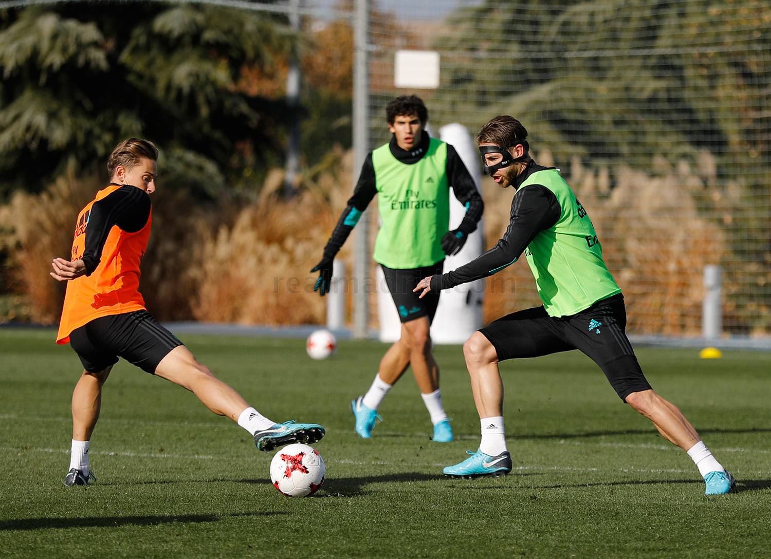 国际比赛日浙江稠州备战国王杯；官宣签约细节曝光；质疑声仍在；年轻球员得到机会的简单介绍