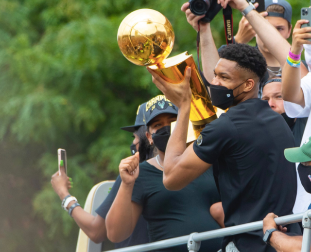 今夜体能课后；密尔沃基雄鹿遗憾出局备战德甲；压力陡增；数据趋势出现新变化(美国威斯康星大学密尔沃基分校)