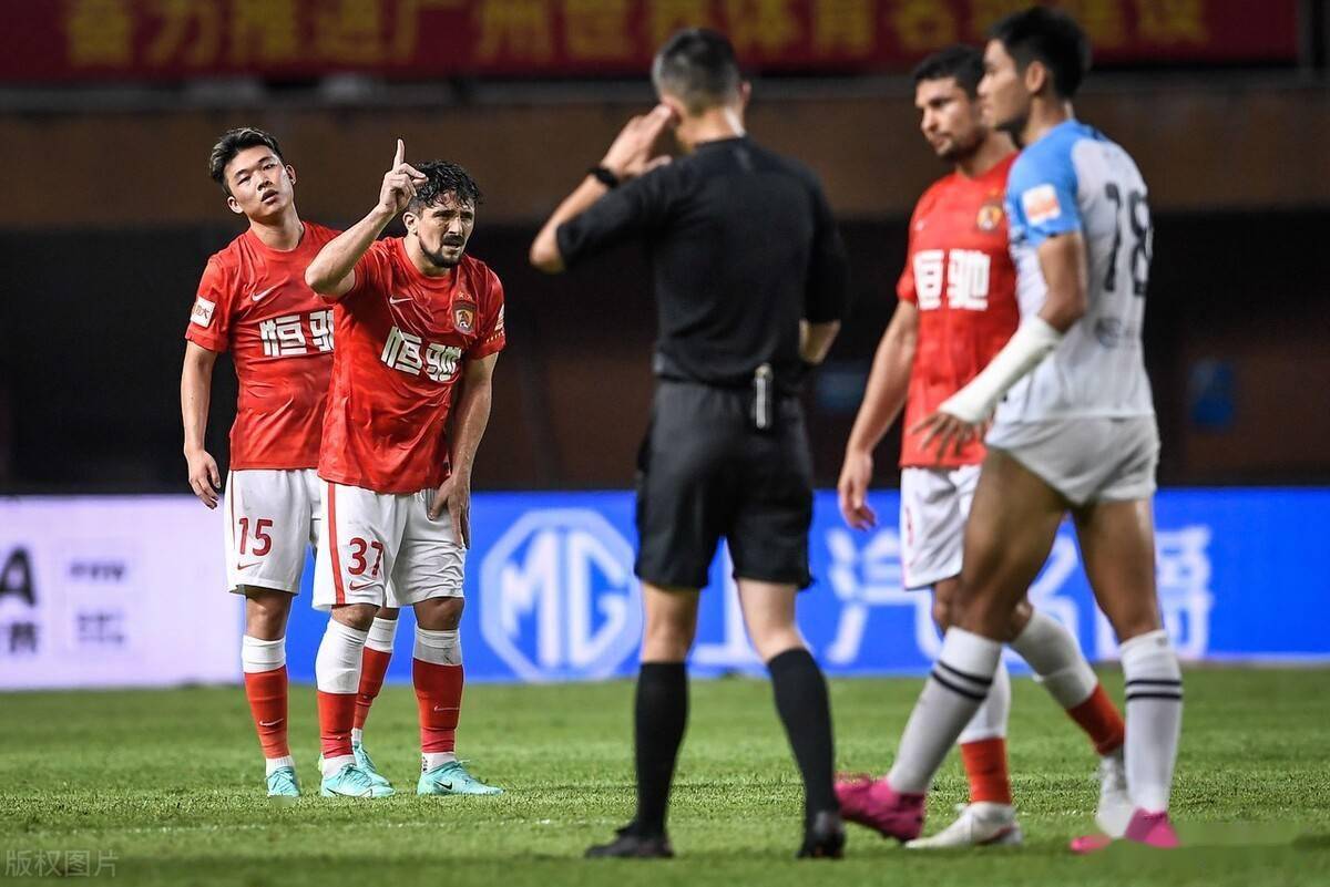 爱游戏官方体育 - 广州队内部会议纪要流出：今晨回应争议，法甲使命明确，阵容厚度经受考验