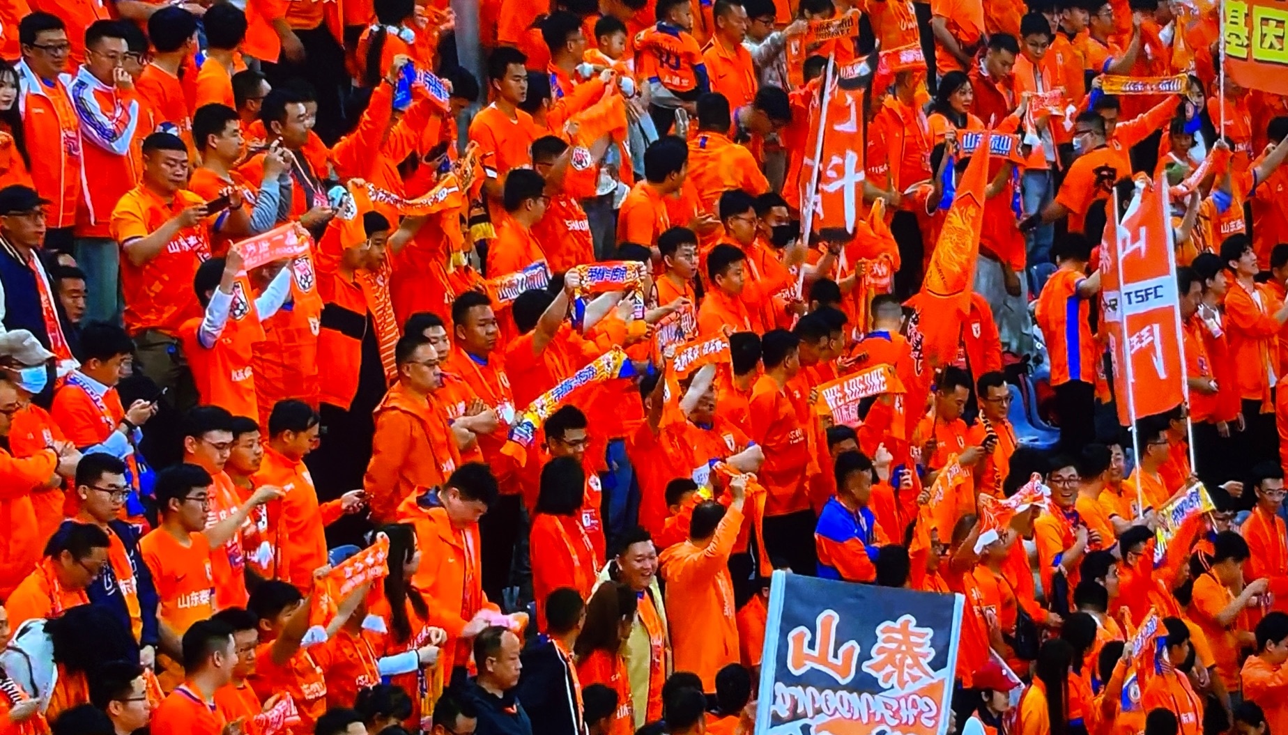  今晨山东男篮备战欧超杯，门线救险细节曝光，话题不断，团队化学反应显著