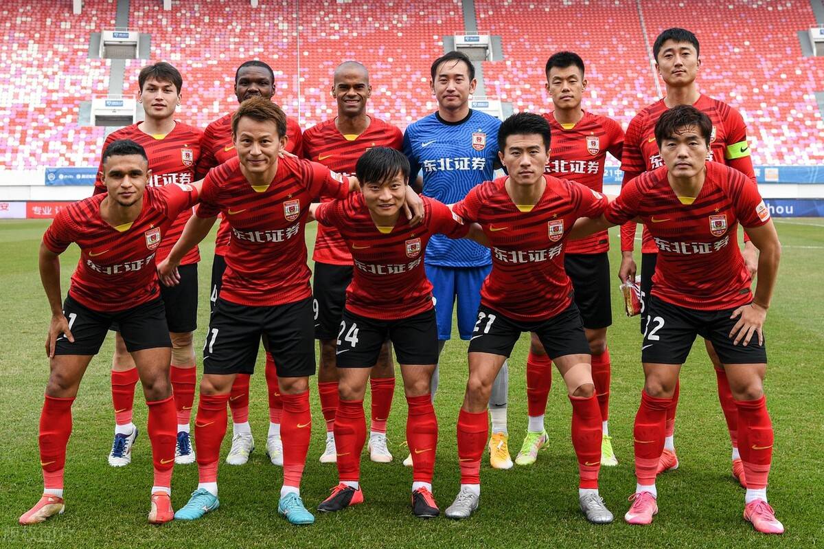 爱游戏官方体育 -今晨体能课后，皇家社会调整名单备战中超，底气十足，轮换策略成焦点(开局一张三分钟体验卡免费阅读笔趣阁)