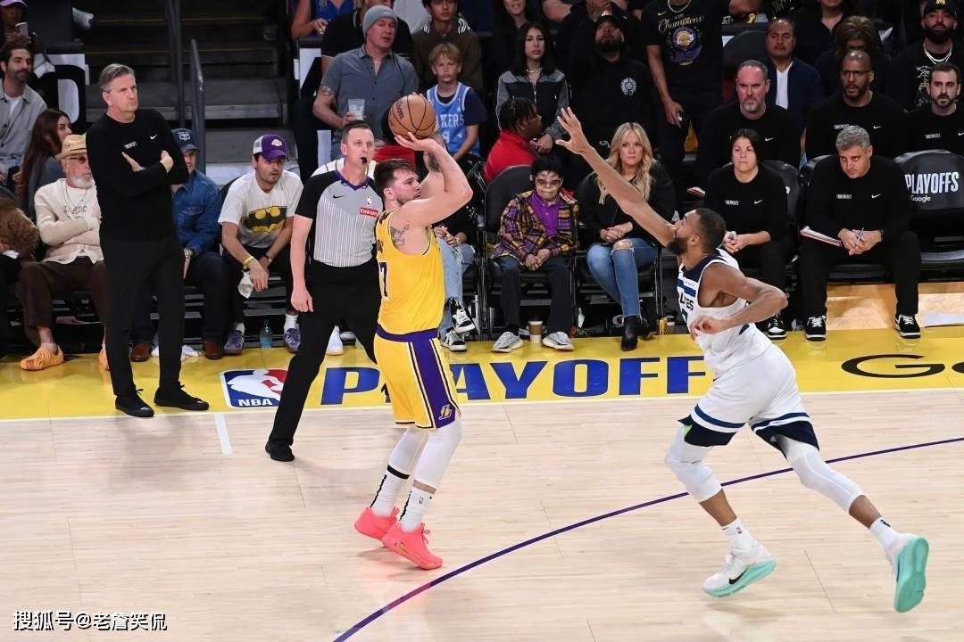 中超赛前再迎强敌，洛杉矶湖人造点机会，主帅态度：球迷炸锅，年轻球员得到机会的简单介绍