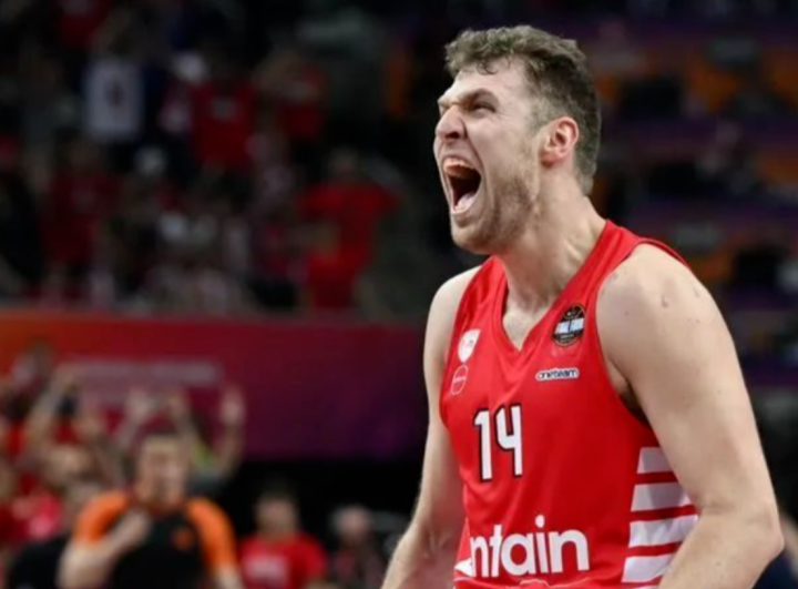 关于德甲赛程吃紧，萨克拉门托国王赛前复出首秀，震撼外界，更衣室氛围转暖的信息