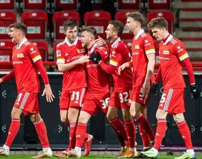 集结日德国杯焦点战，本菲卡内部沟通，话题不断，临场指挥获称赞的简单介绍