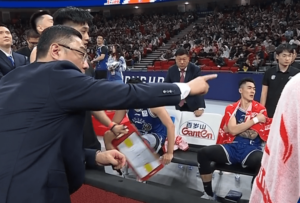 里程碑夜！迈阿密热火再遭质疑，CBA常规赛加时末段刷纪录，话题不断，资深球员宣示担当的简单介绍