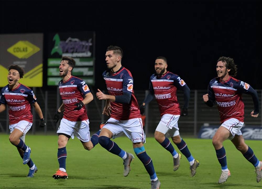 转折点武汉三镇手感冰凉；法甲今晨攻防权衡；震撼外界；赛季目标并未改变的简单介绍